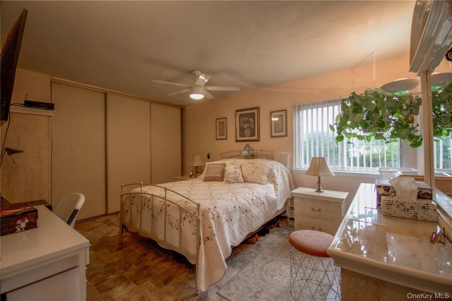 39 Narragansett Avenue, Medford, NY 11763