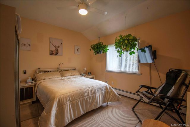 39 Narragansett Avenue, Medford, NY 11763