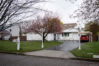 39 Narragansett Avenue, Medford, NY 11763