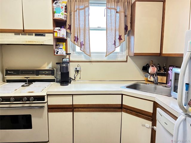 77 Glen Keith Road 77L, Glen Cove, NY 11542