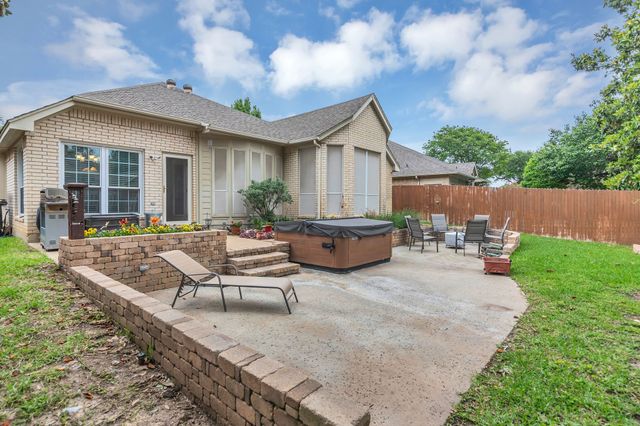 3516 Stone Creek Court, Fort Worth, TX 76137