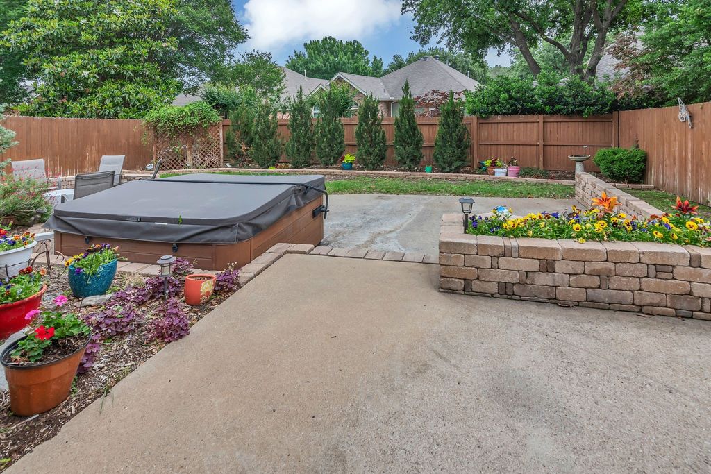 3516 Stone Creek Court, Fort Worth, TX 76137