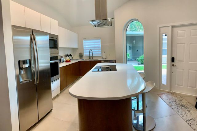 8411 Via Leonessa, Boca Raton, FL 33433
