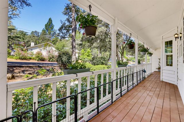 12781 Roadrunner Dr, Penn Valley, CA 95946