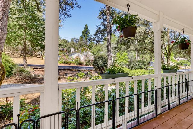 12781 Roadrunner Dr, Penn Valley, CA 95946