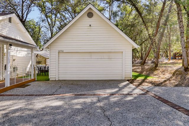 12781 Roadrunner Dr, Penn Valley, CA 95946