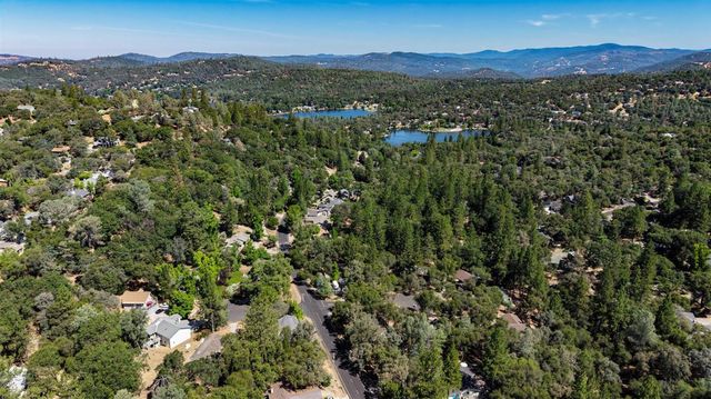 12781 Roadrunner Dr, Penn Valley, CA 95946
