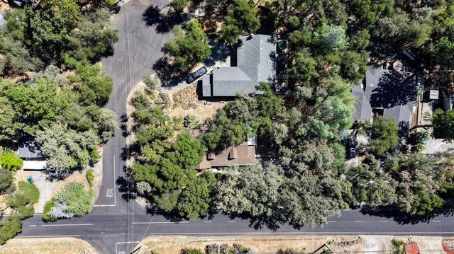 12781 Roadrunner Dr, Penn Valley, CA 95946