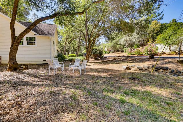 12781 Roadrunner Dr, Penn Valley, CA 95946