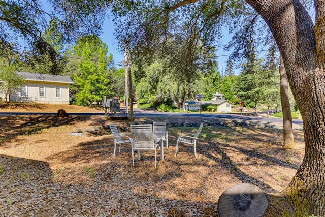 12781 Roadrunner Dr, Penn Valley, CA 95946