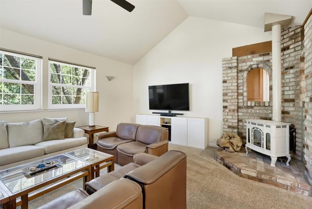 12781 Roadrunner Dr, Penn Valley, CA 95946