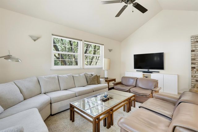 12781 Roadrunner Dr, Penn Valley, CA 95946