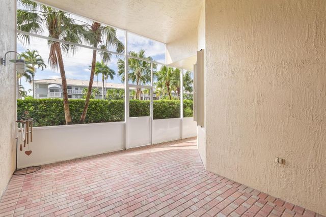 248 Palm Circle, Atlantis, FL 33462