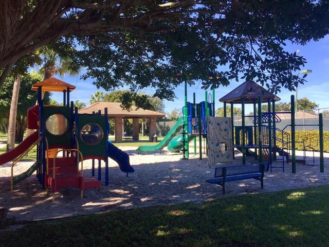 248 Palm Circle, Atlantis, FL 33462