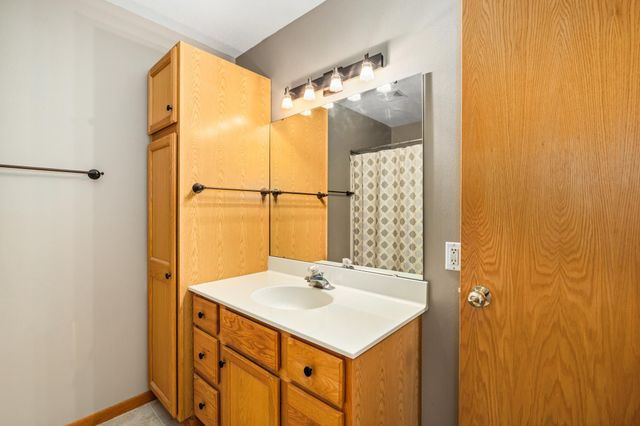 3353 30th Avenue S, Fargo, ND 58103