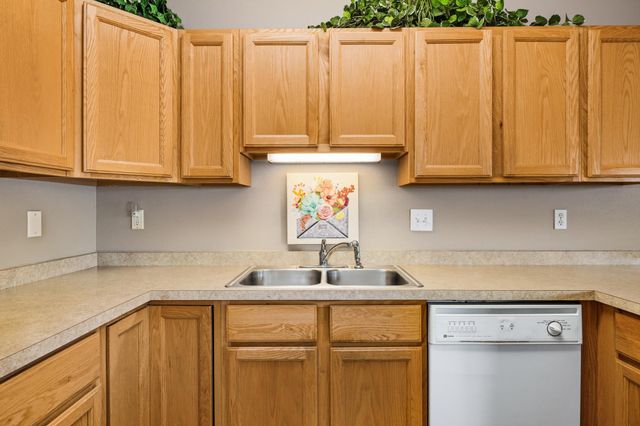 3353 30th Avenue S, Fargo, ND 58103