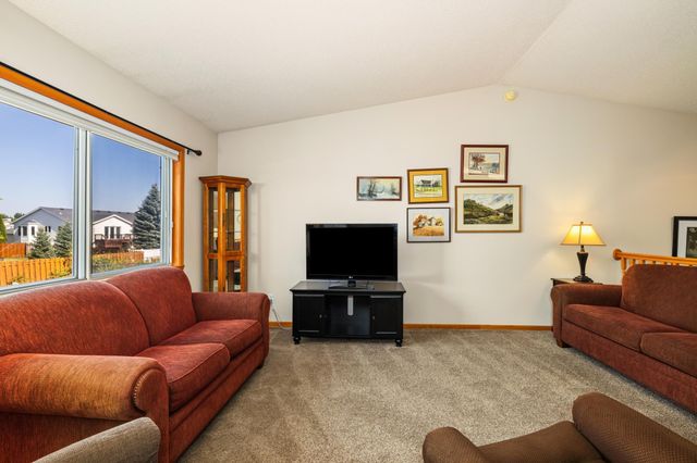 3353 30th Avenue S, Fargo, ND 58103