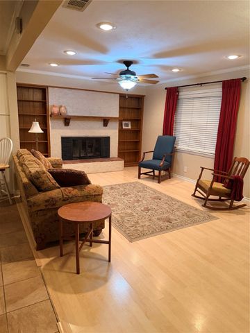 1202 RED OAK, Ennis, TX 75119