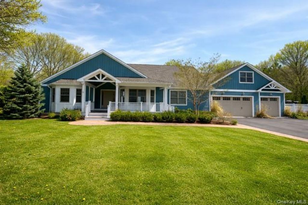 117 Hedges Avenue, East Patchogue, NY 11772