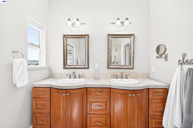 10700 Foothill Rd, Sunol, CA 94586