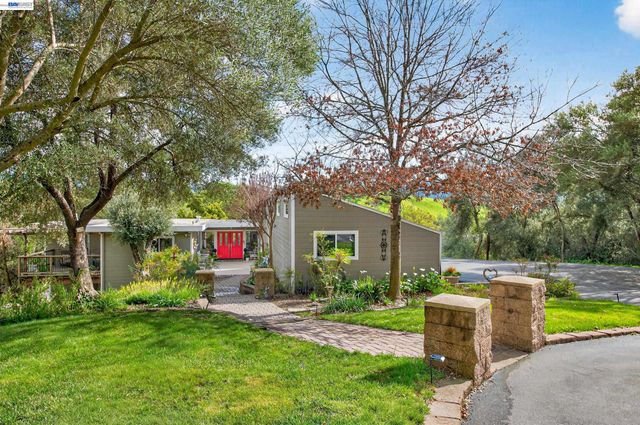 10700 Foothill Rd, Sunol, CA 94586