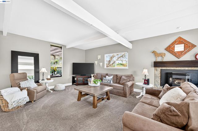 10700 Foothill Rd, Sunol, CA 94586