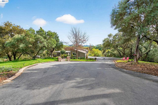 10700 Foothill Rd, Sunol, CA 94586