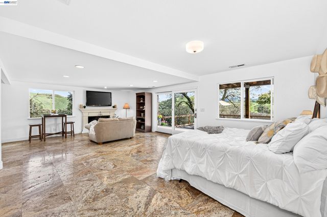 10700 Foothill Rd, Sunol, CA 94586