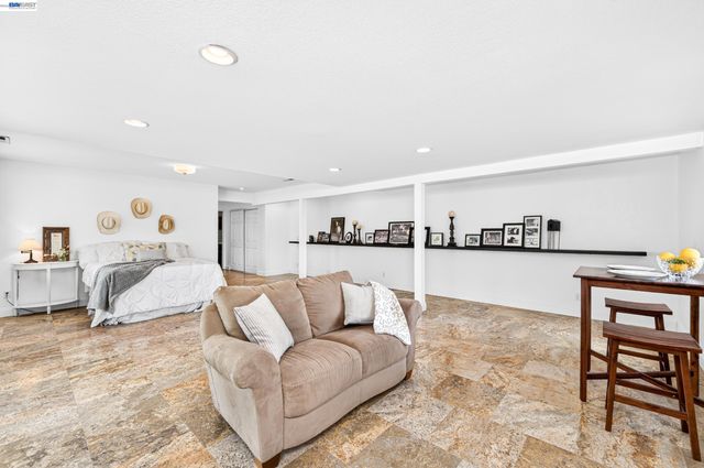 10700 Foothill Rd, Sunol, CA 94586