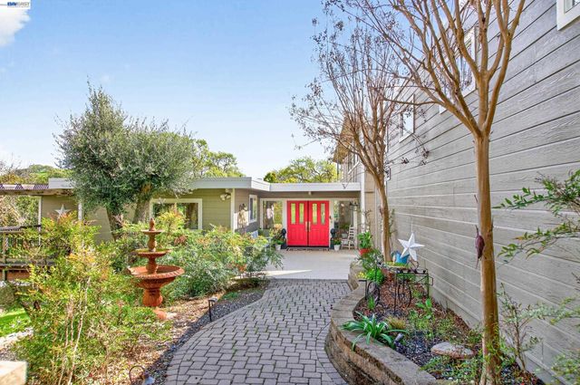 10700 Foothill Rd, Sunol, CA 94586