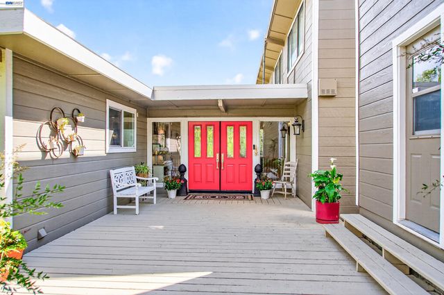 10700 Foothill Rd, Sunol, CA 94586