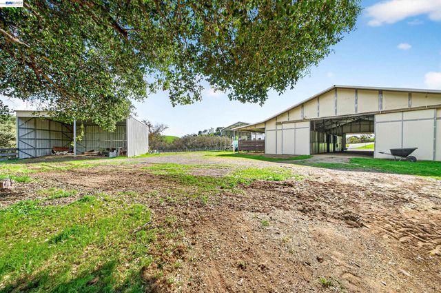 10700 Foothill Rd, Sunol, CA 94586