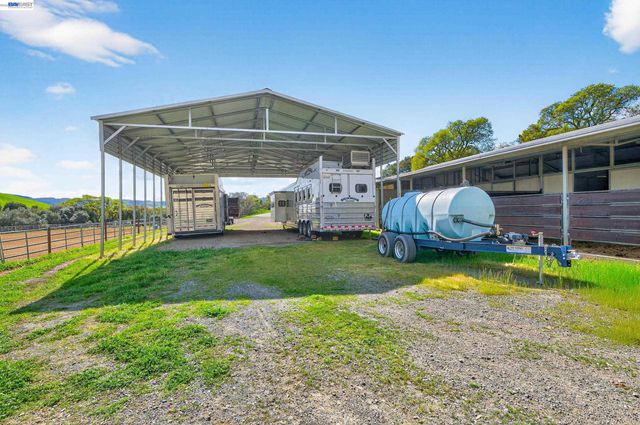 10700 Foothill Rd, Sunol, CA 94586