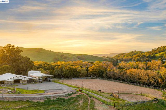 10700 Foothill Rd, Sunol, CA 94586