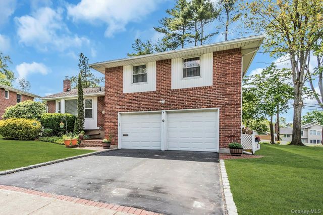 9 Avondale Road, Plainview, NY 11803