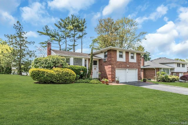 9 Avondale Road, Plainview, NY 11803
