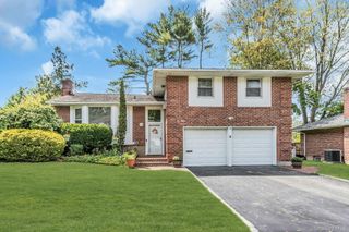 9 Avondale Road, Plainview, NY 11803