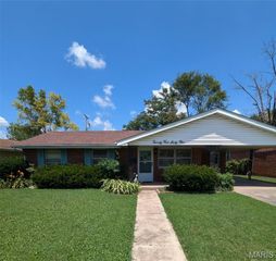 2465 St Clair Avenue, Granite City, IL 62040