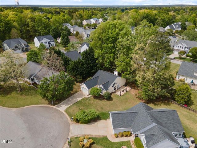 105 Hornholly Way, Holly Springs, NC 27540