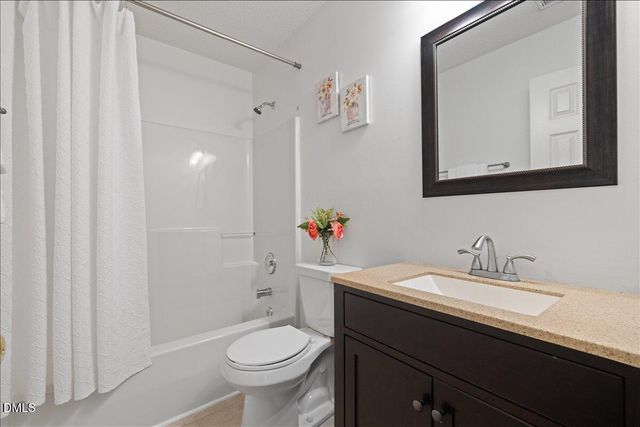 105 Hornholly Way, Holly Springs, NC 27540