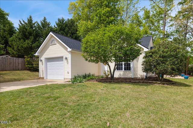 105 Hornholly Way, Holly Springs, NC 27540