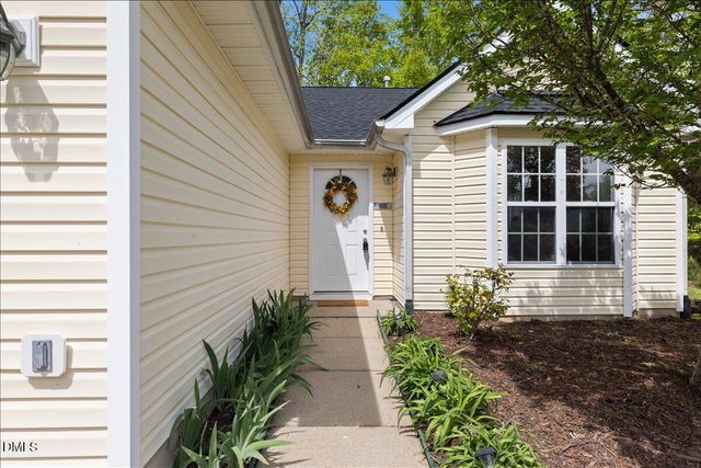 105 Hornholly Way, Holly Springs, NC 27540