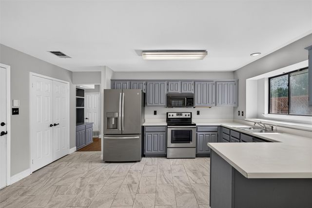 978 Downey Drive, Lewisville, TX 75067