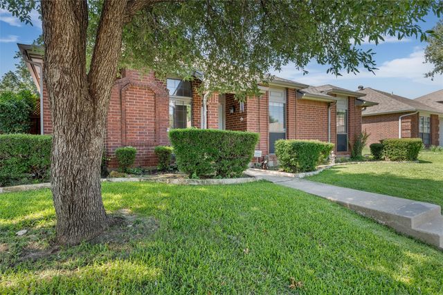 978 Downey Drive, Lewisville, TX 75067