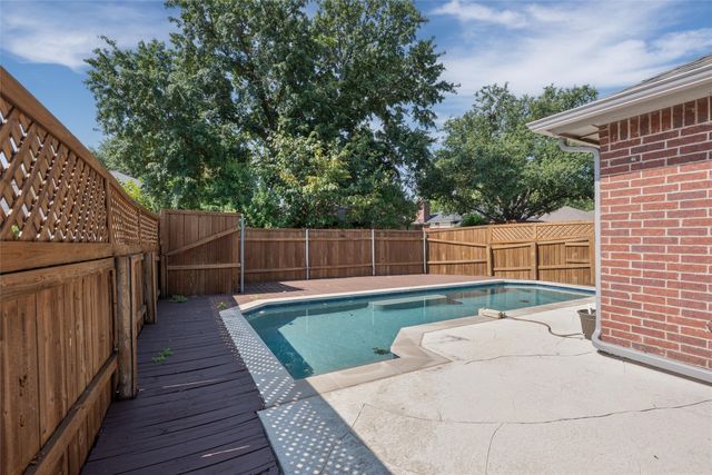 978 Downey Drive, Lewisville, TX 75067