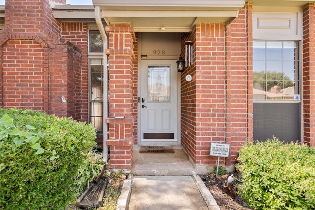 978 Downey Drive, Lewisville, TX 75067