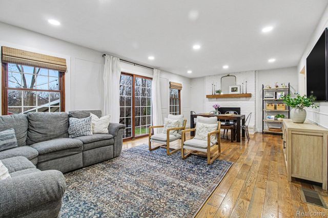 6419 Appleridge Road, Salem Township, MI 48170