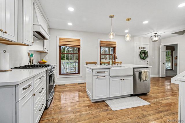 6419 Appleridge Road, Salem Township, MI 48170