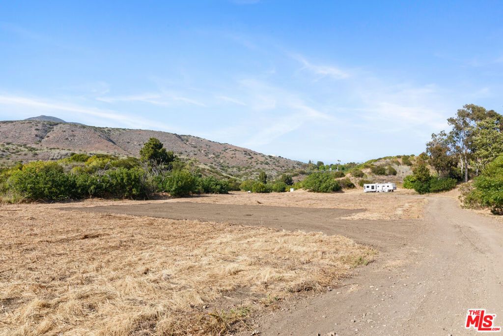 Image 10 of property listing at 5737 Bonsall Drive, Malibu, CA 90265