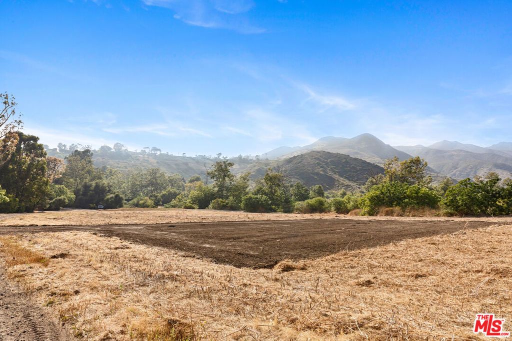 Image 11 of property listing at 5737 Bonsall Drive, Malibu, CA 90265